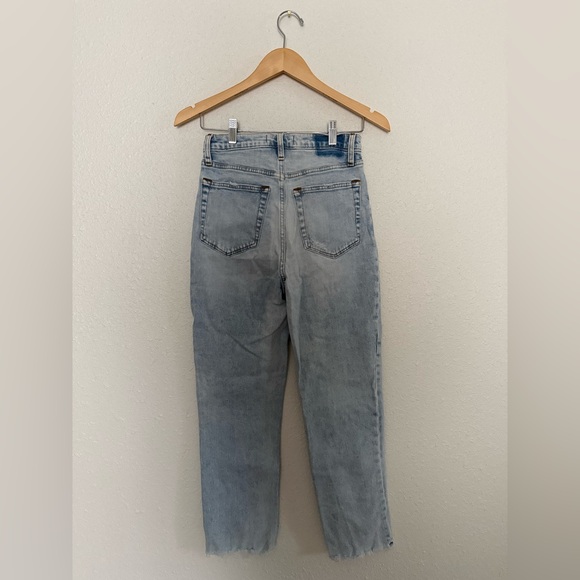 A&F Ultra High Rise Ankle Straight Leg Stretch Light Wash Jeans Women’s Size 26 - Picture 4 of 9